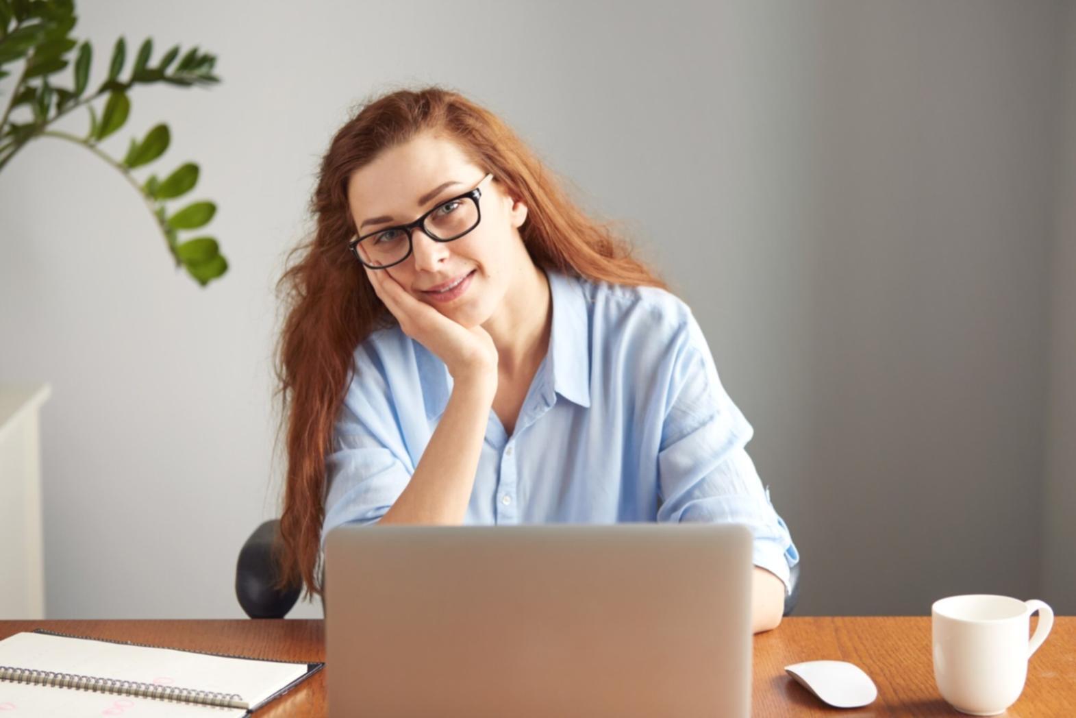 Deelnemer werkt aan een machine learning opdracht op een laptop